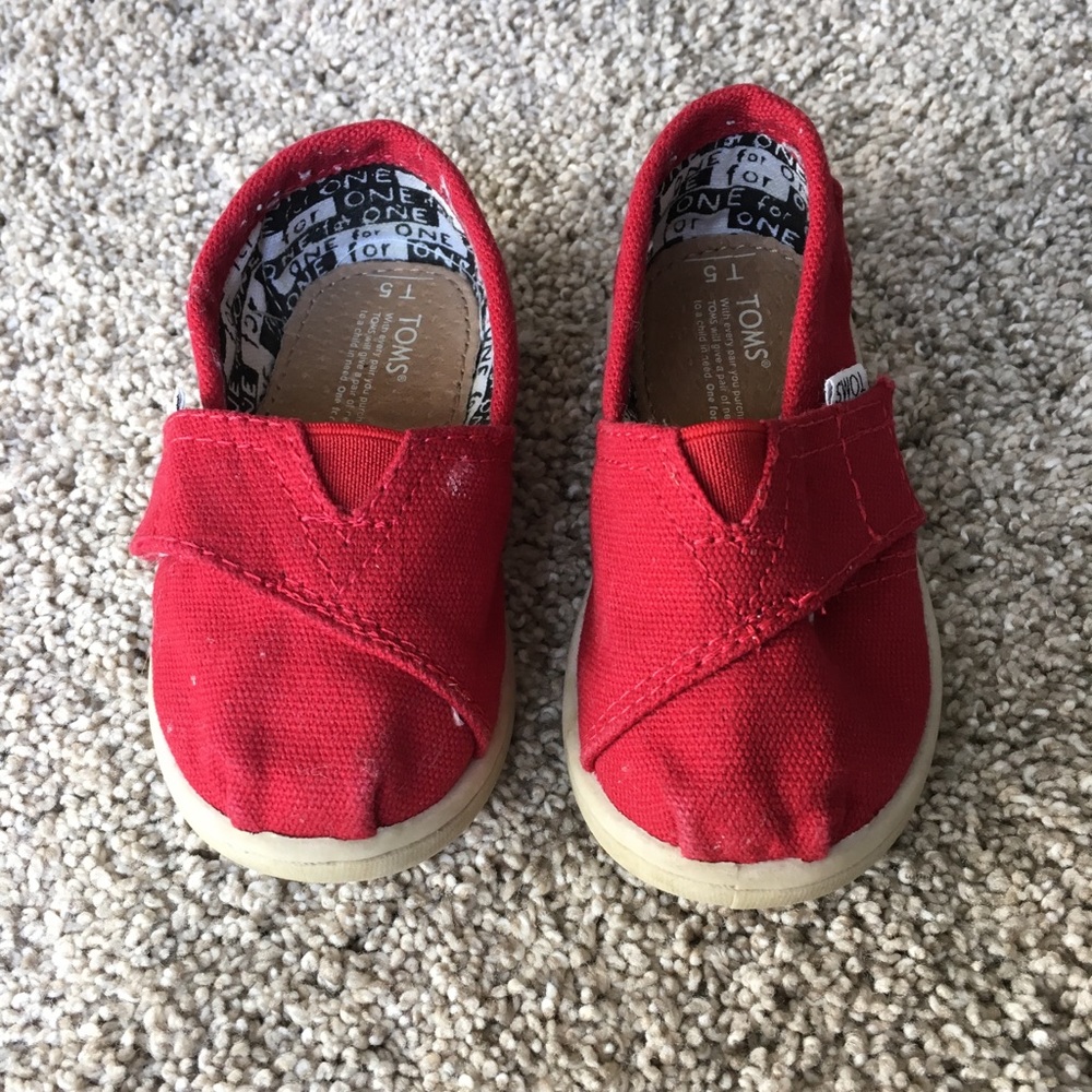🎉HOST PICK🎉Toddler Toms shoes size 5